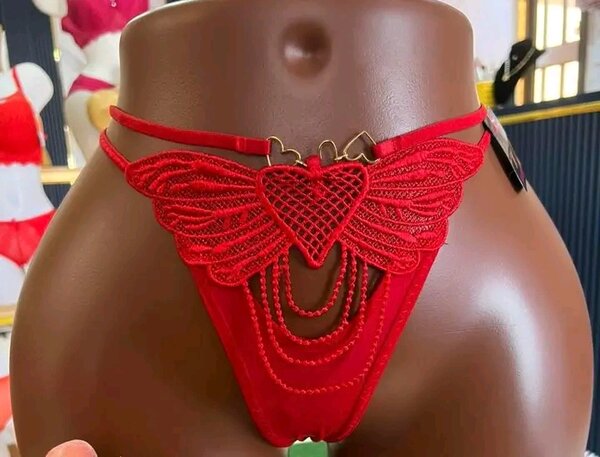 String en dentelle rouge pour femmes