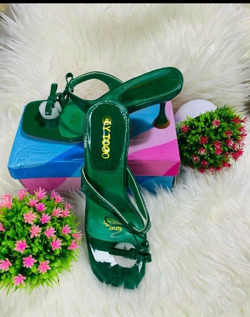 Sandales à talons carrées