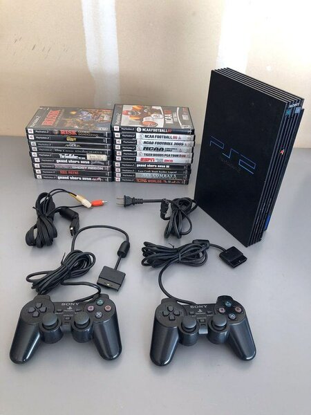 Console PlayStation 2 avec jeux et accessoires