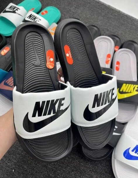 Claquettes Nike confortables