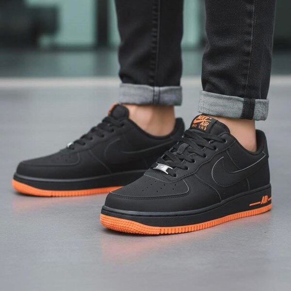 Baskets noires et orange