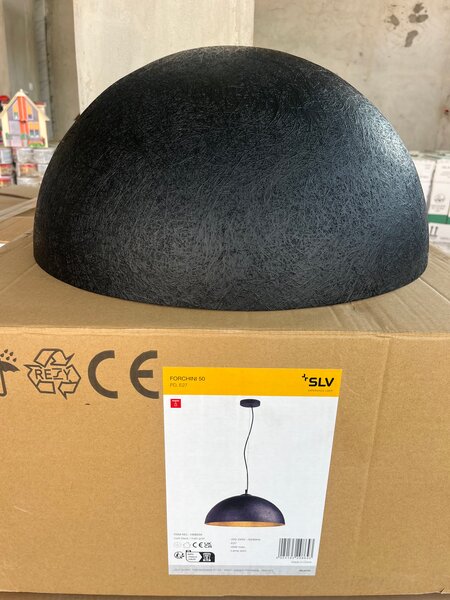 Suspension noire moderne