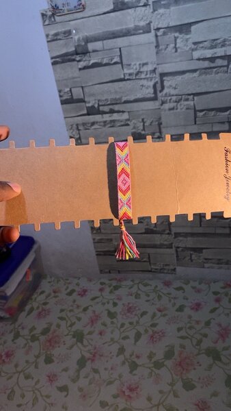 Bracelet d'amitié coloré tressé