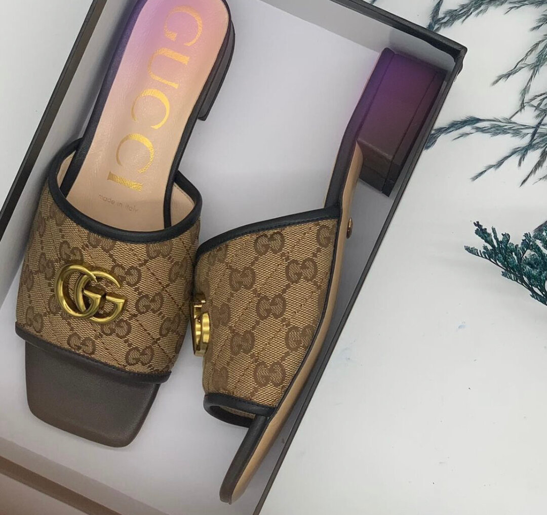 Mules Gucci en cuir logo GG