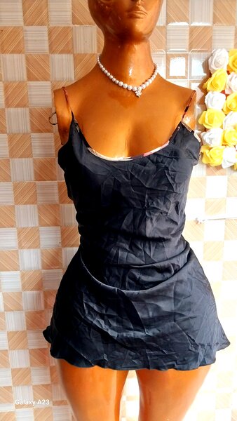 Nuisettes satinées élégantes