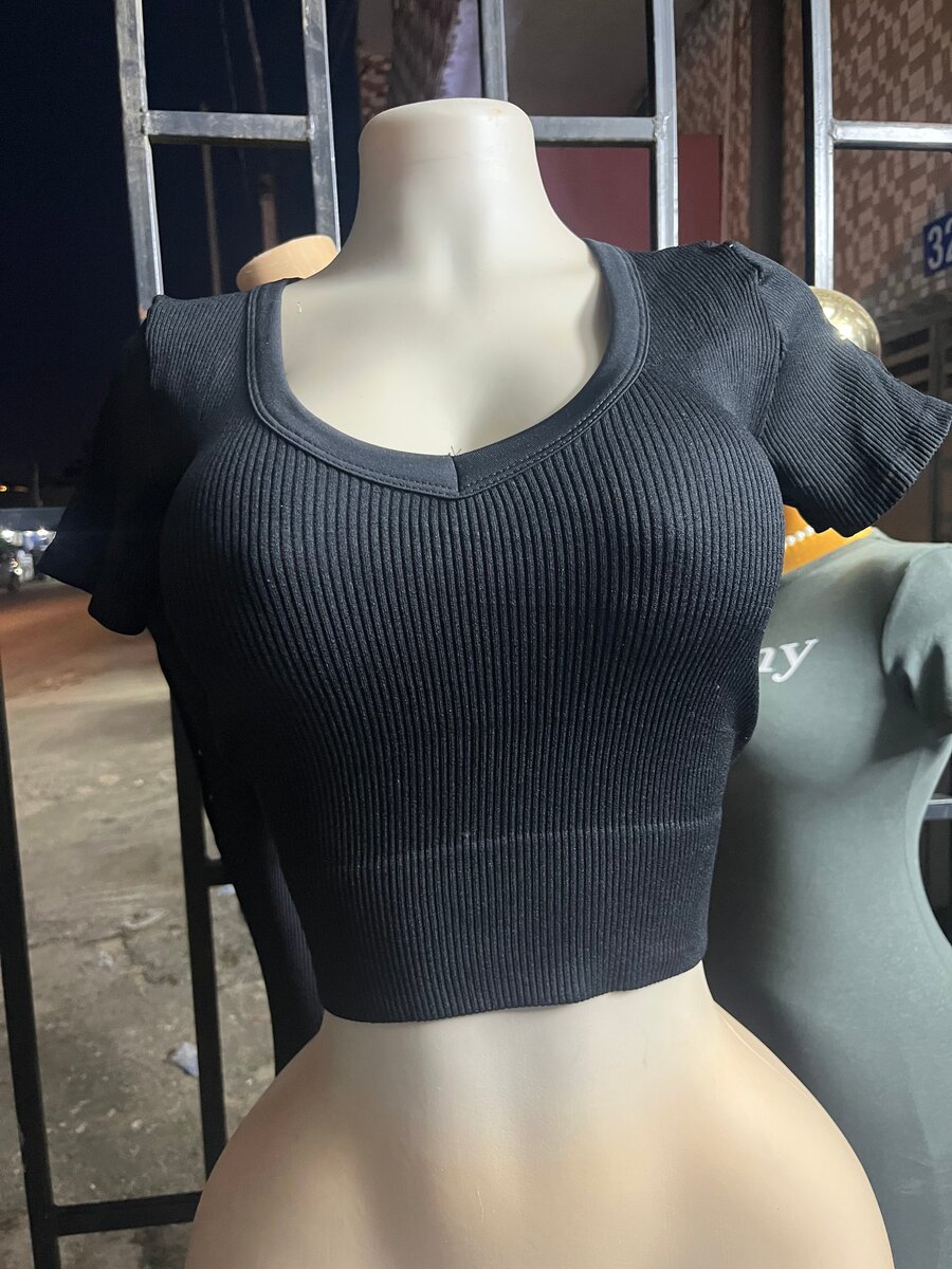 Top court en dentelle