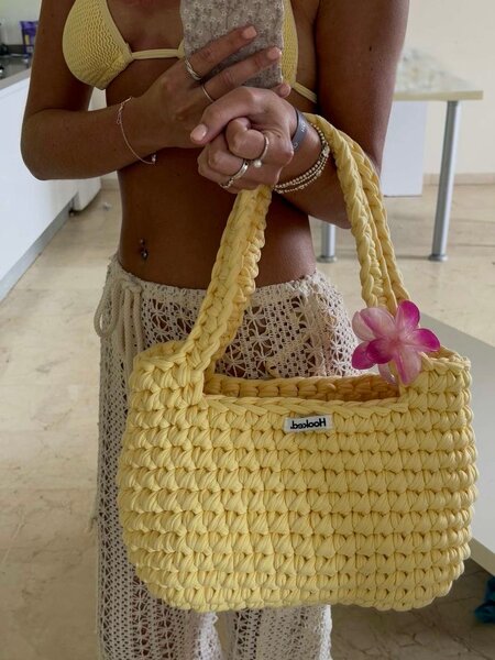 Sac à main tricoté en crochet