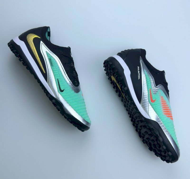 Chaussures de Foot Nike Phantom