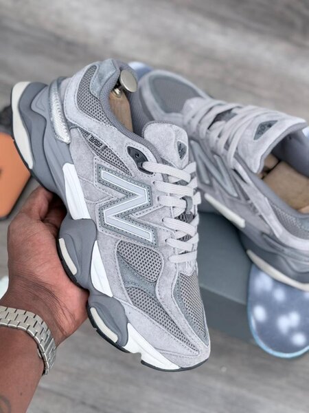 Baskets grises confortables