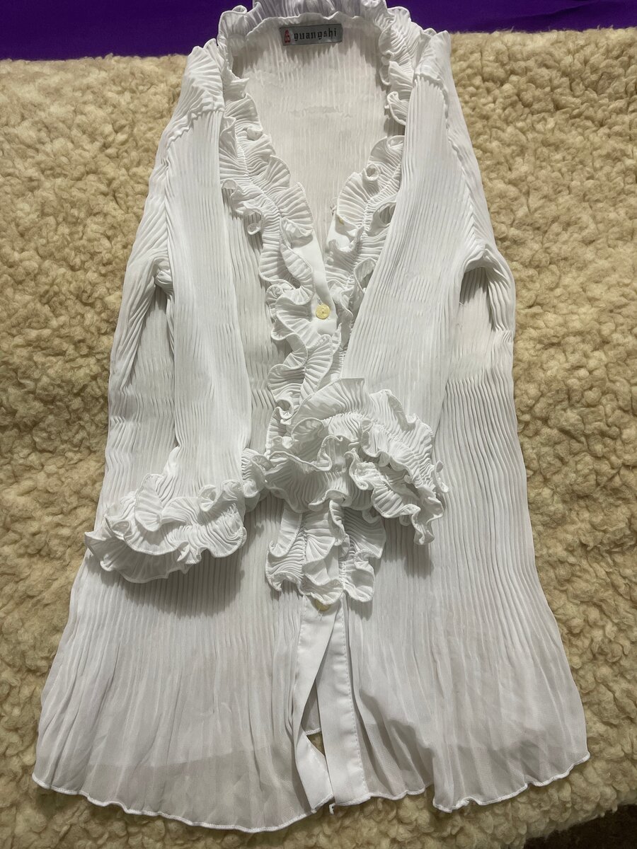 Blouse blanche élégante plissée