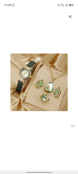 Ensemble Montre et Bijoux Éclatants