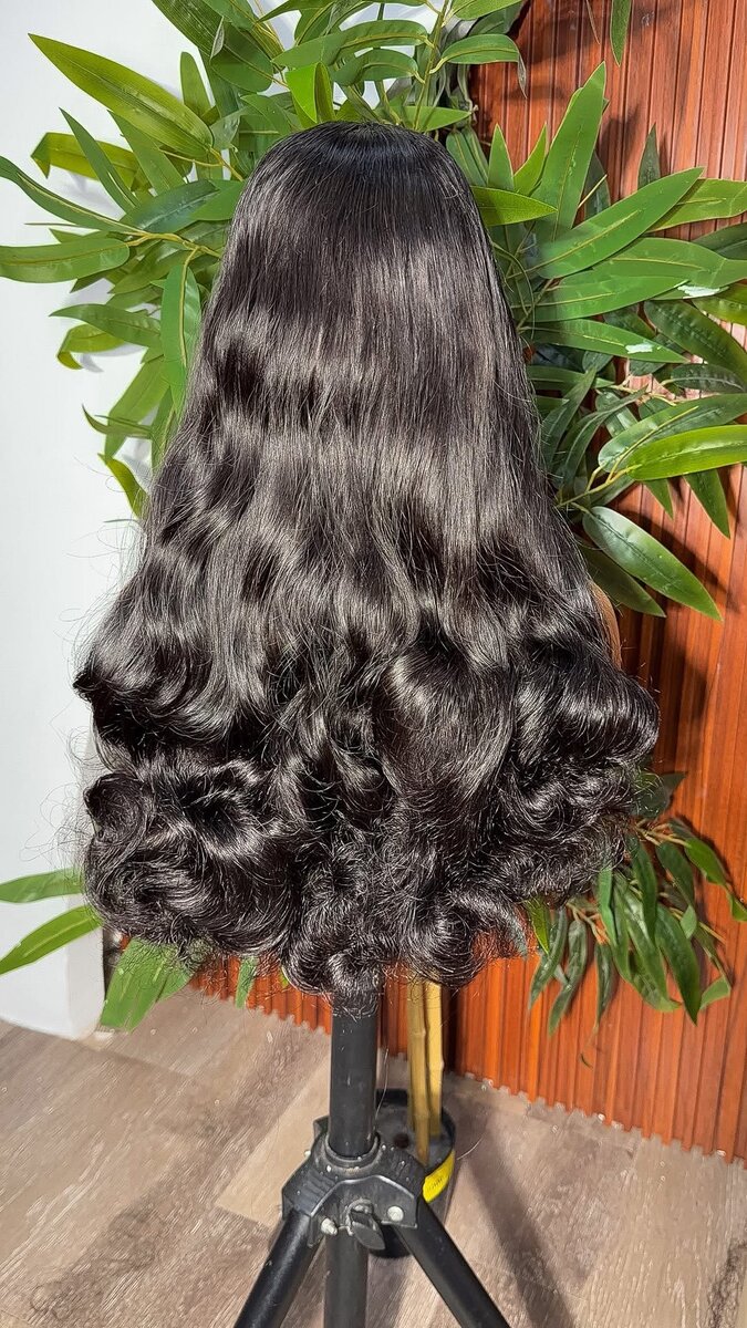 Perruque en dentelle ondulée