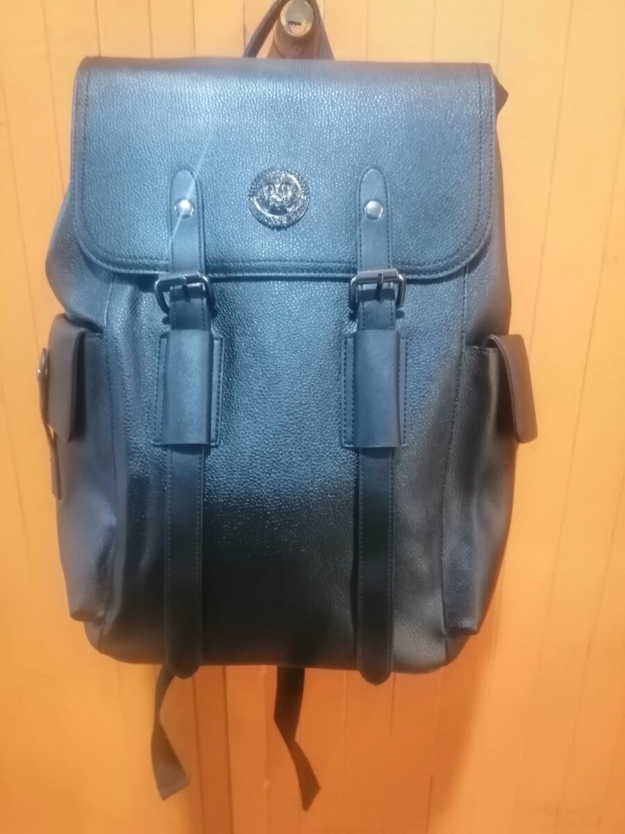 Sac à dos en similicuir noir