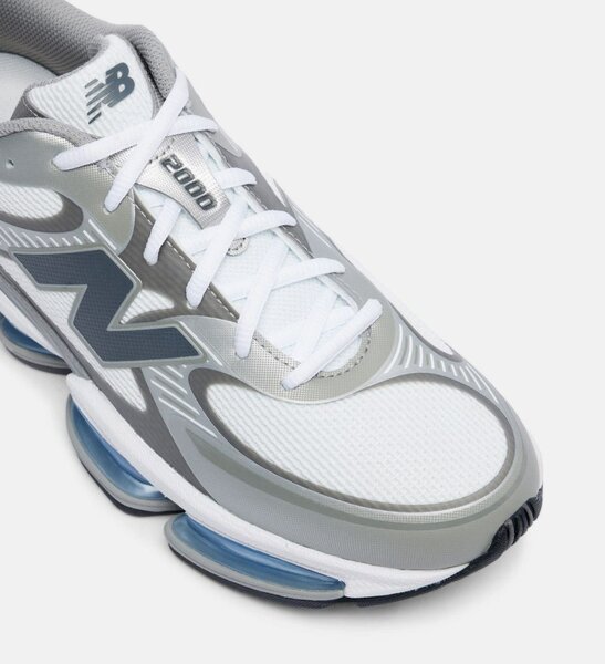 New Balance 2000