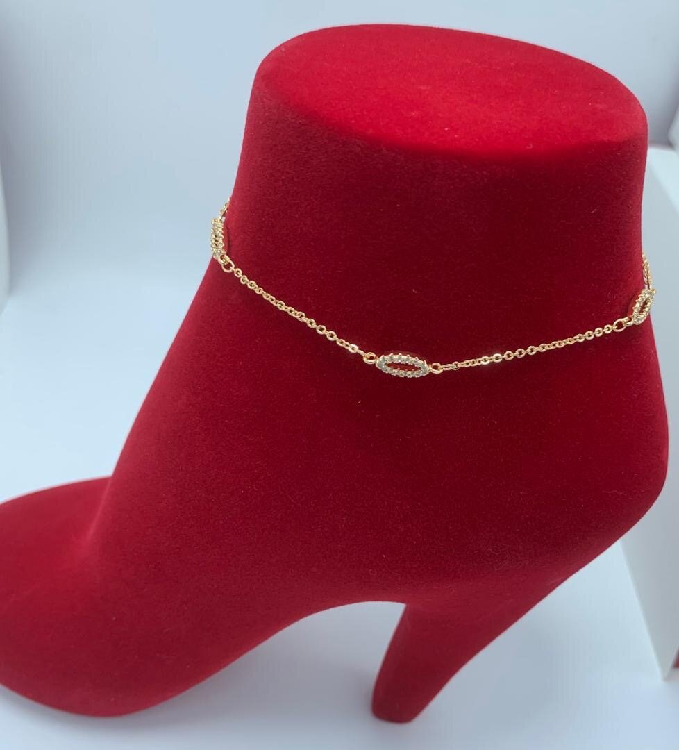 Chaîne au pied plaqué