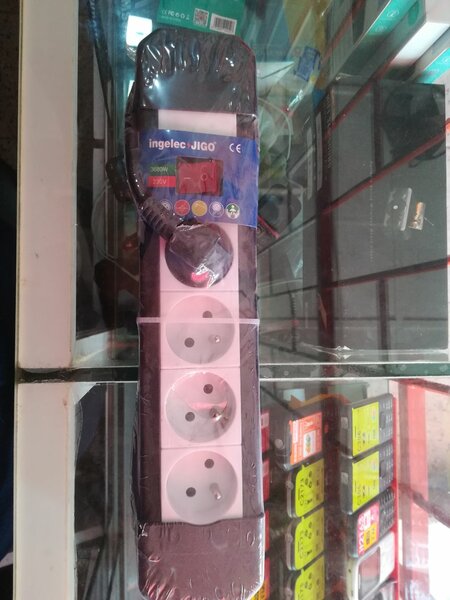 Multiprise avec interrupteur