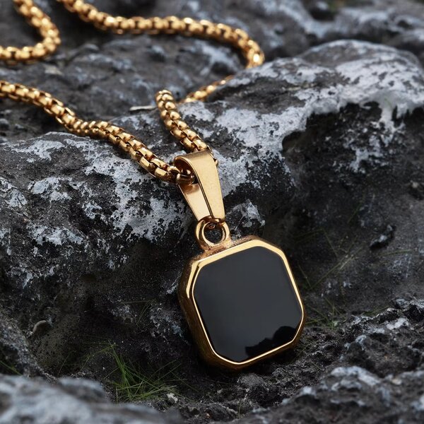 Collier Octogonal Élégant en Acier