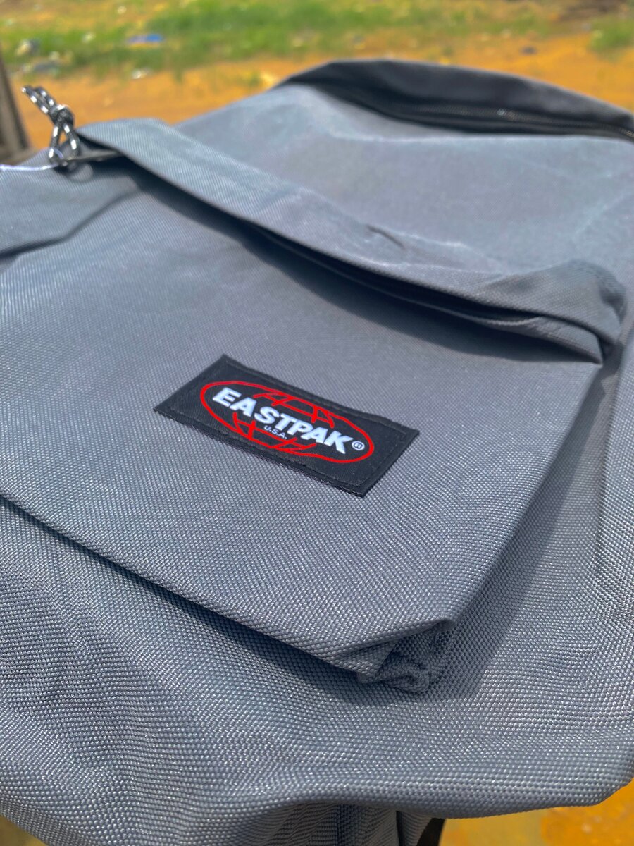 Sac à dos Eastpak gris