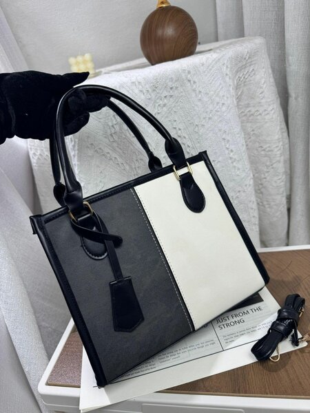 Sac à main bicolore chic