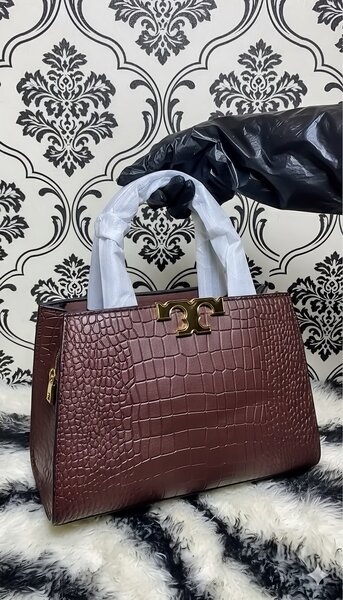 Sac à main croco élégant