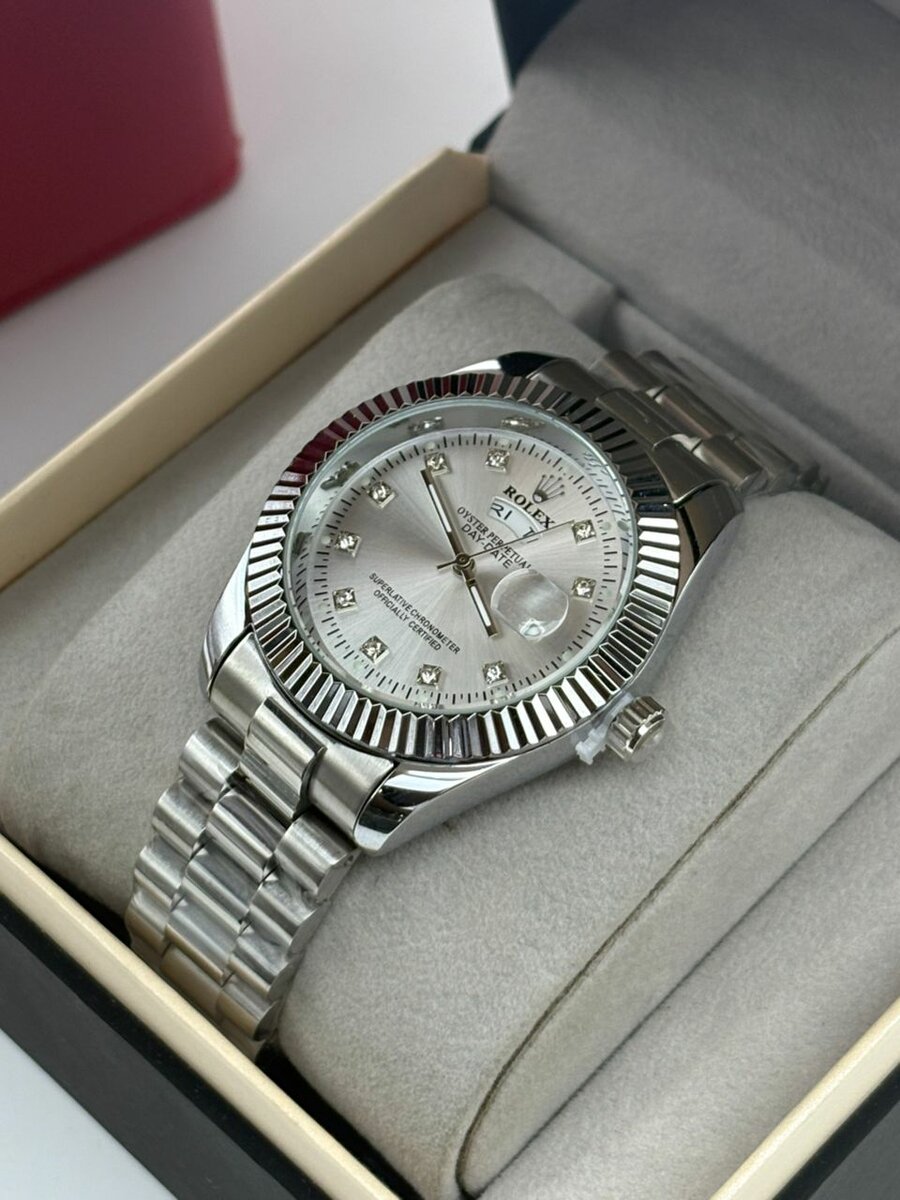 Montre élégante homme argentée