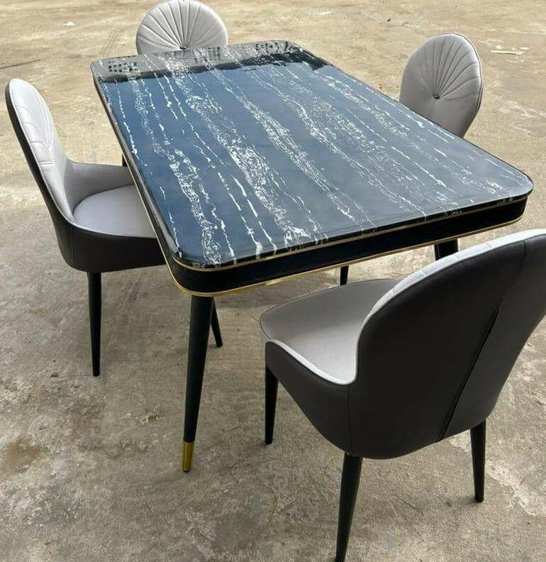 Table de salle à manger élégante