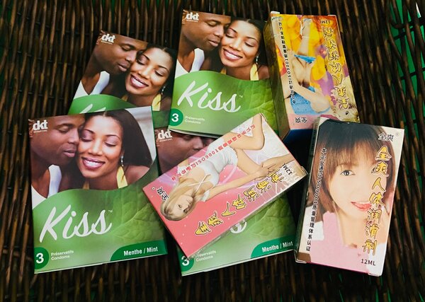 12 préservatifs + 3 lubrifiant