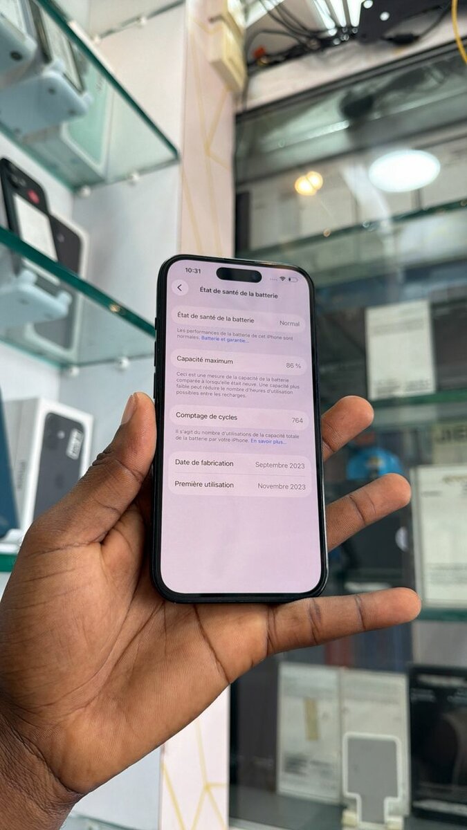 iPhone 15 simple super propre