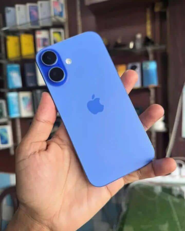 iPhone 16 simple