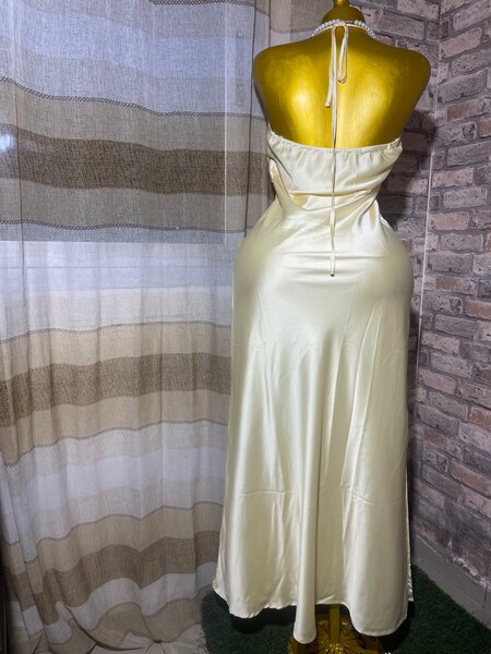 Robe dos nu élégante satin