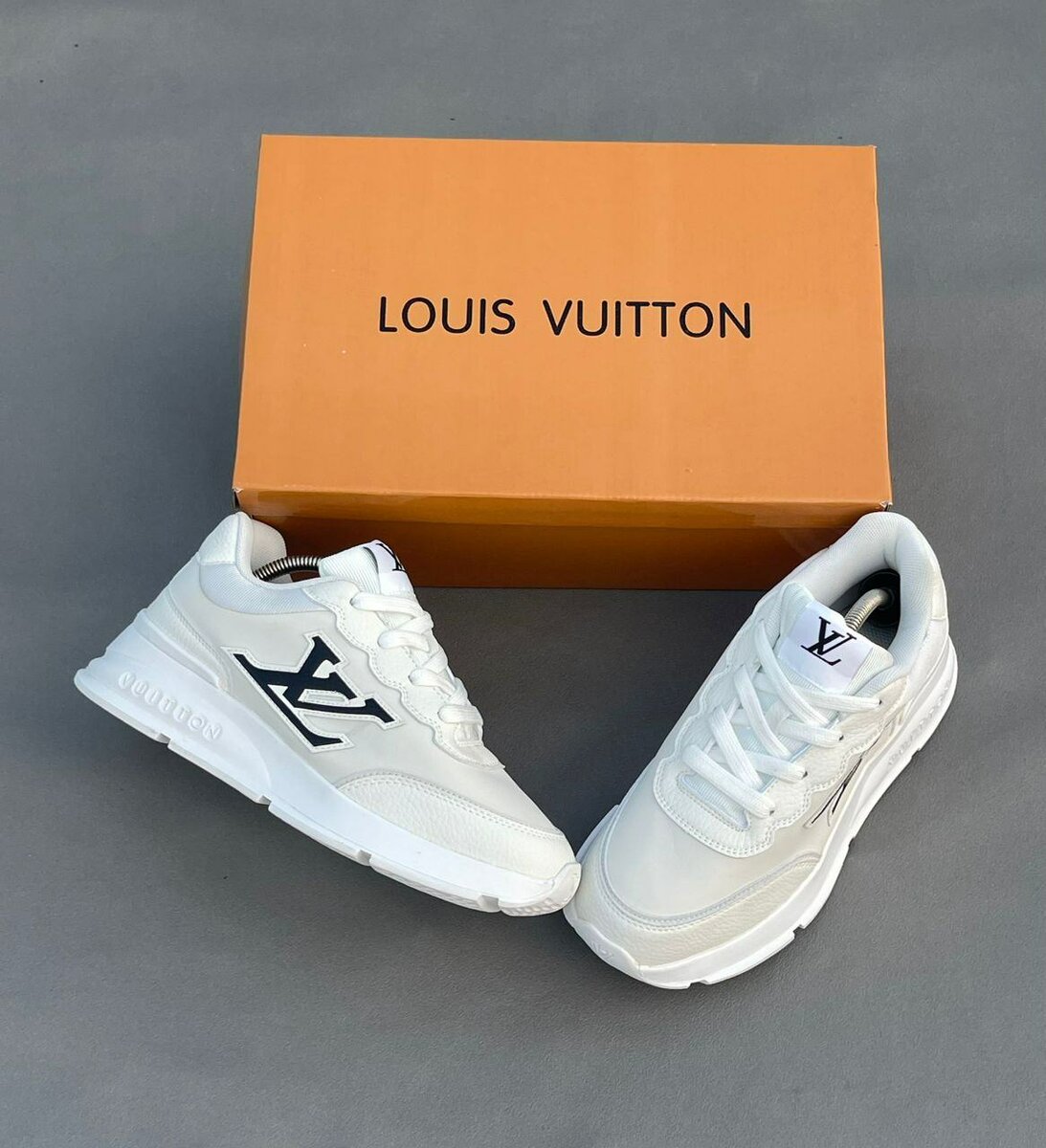 Baskets Louis Vuitton Blanc