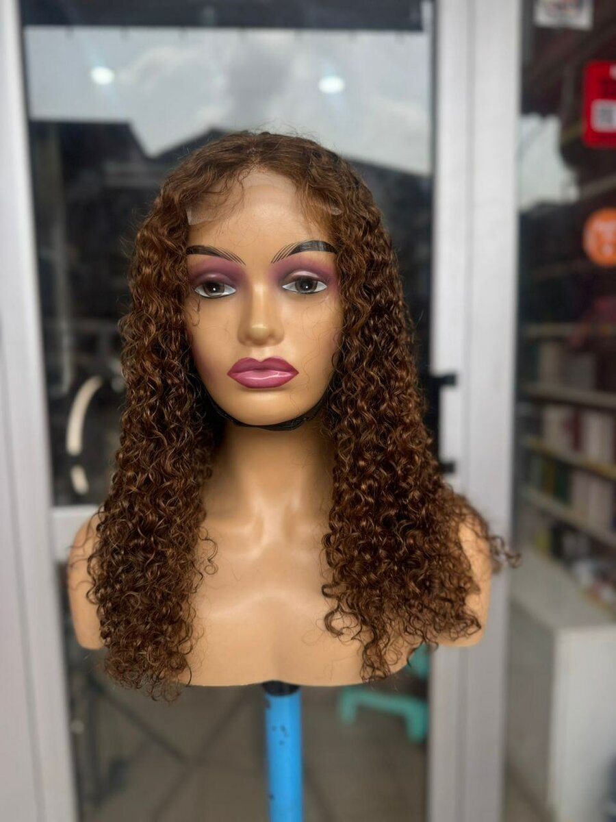 Perruque bouclée naturelle
