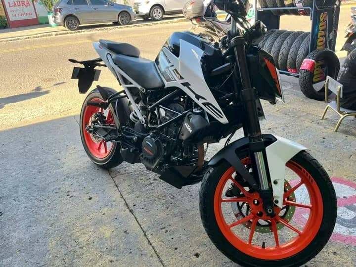 Moto sportive élégante