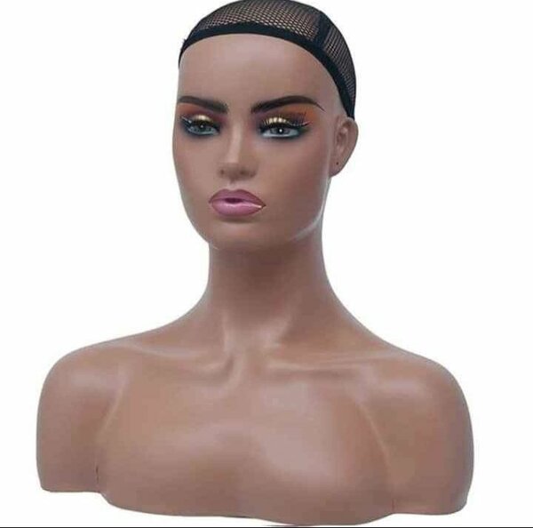 Mannequin Femme Maquillée