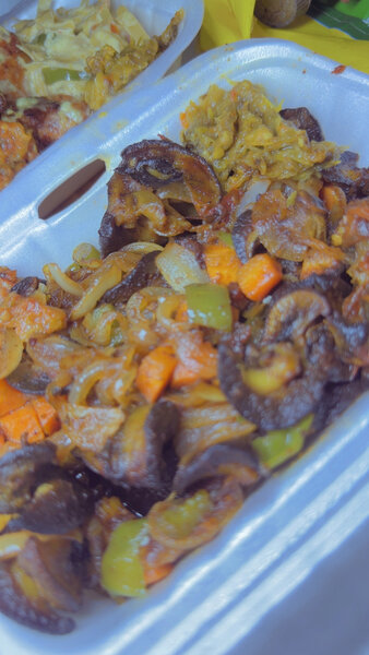 Escargots sauté, poulet sauté