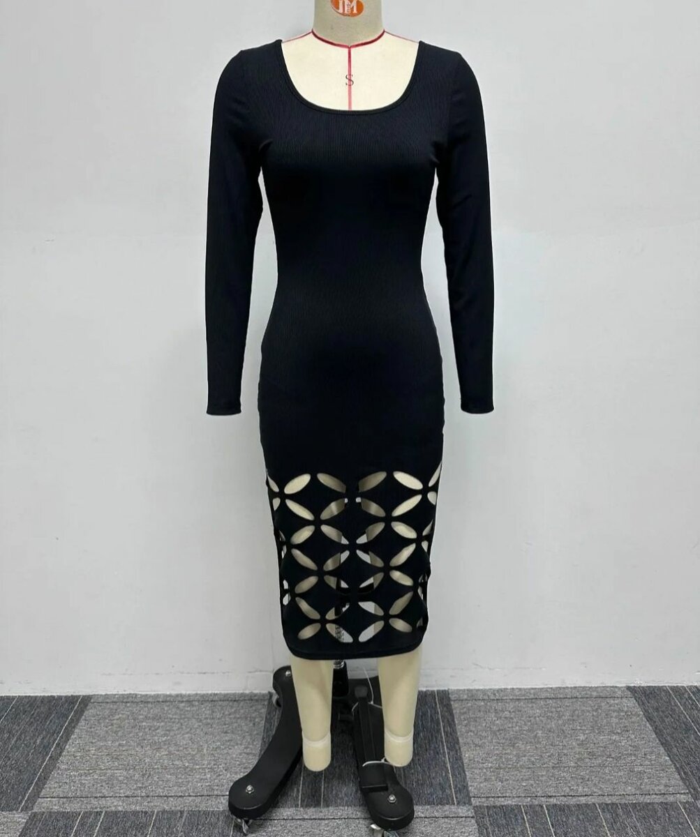 Robe Noire Découpée Élégante