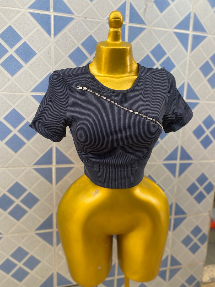 Pull court zippé élégant