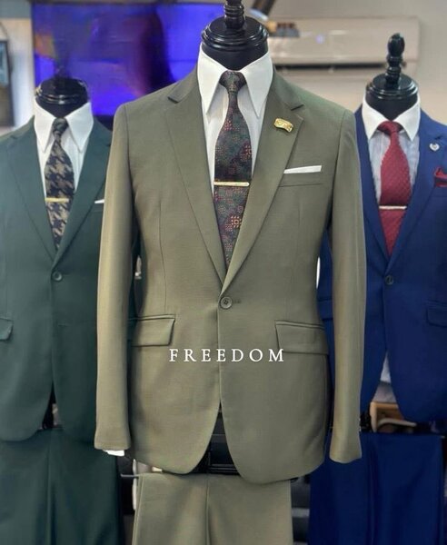 Costume élégant pour homme