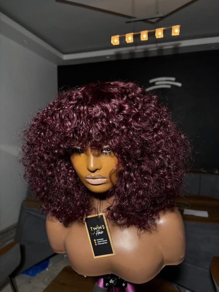 Perruque bouclée volumineuse