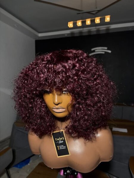 Perruque bouclée volumineuse