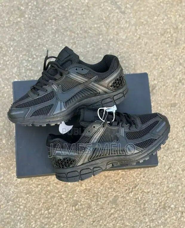 Baskets noires tendance homme