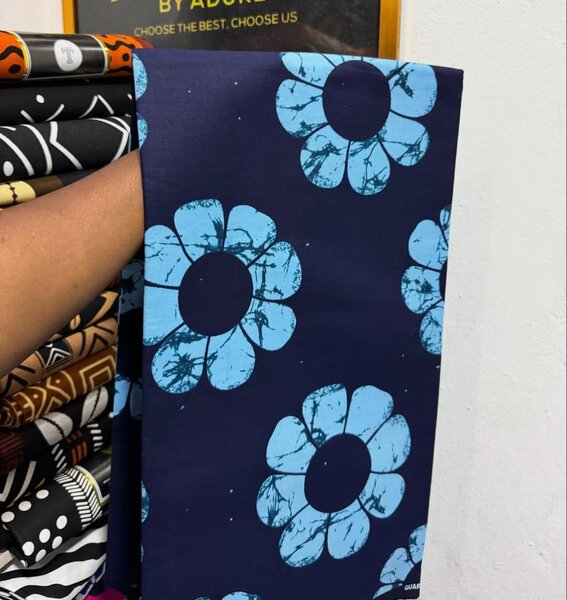 Tissu en coton imprimé floral