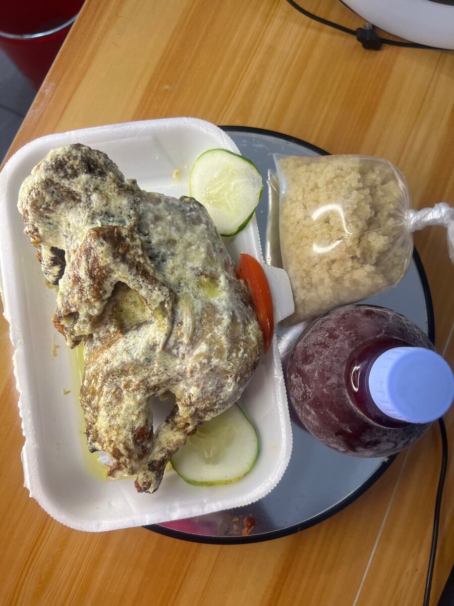 Poulet grillé avec accompagnements