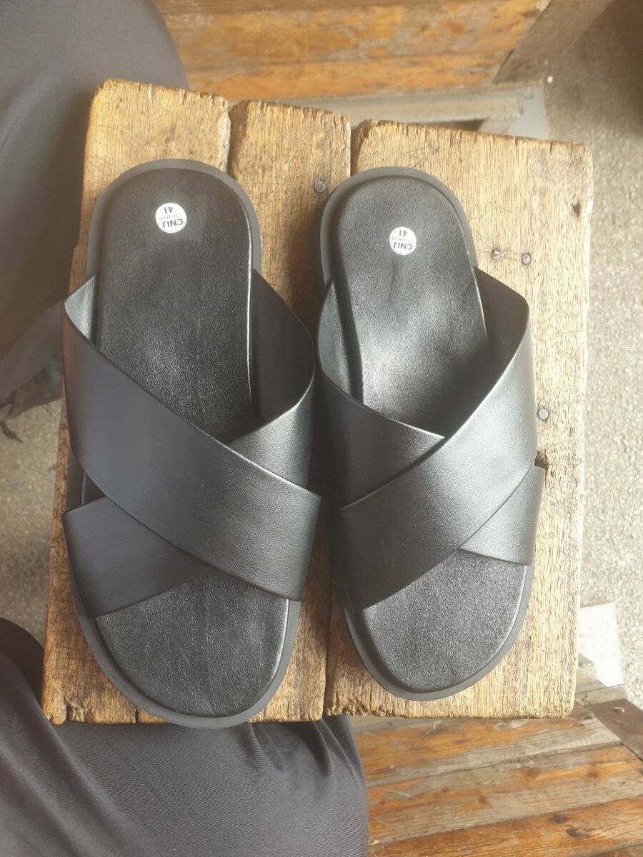 Sandale croisée en Cuir