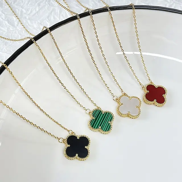 Collier pendentif trèfle élégant