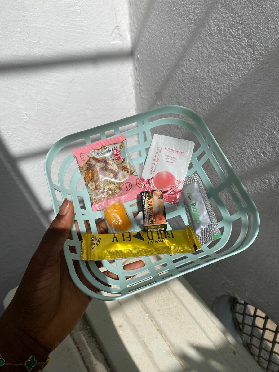 Panier de confiseries variées