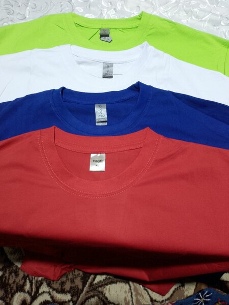 Lot de T-shirts colorés