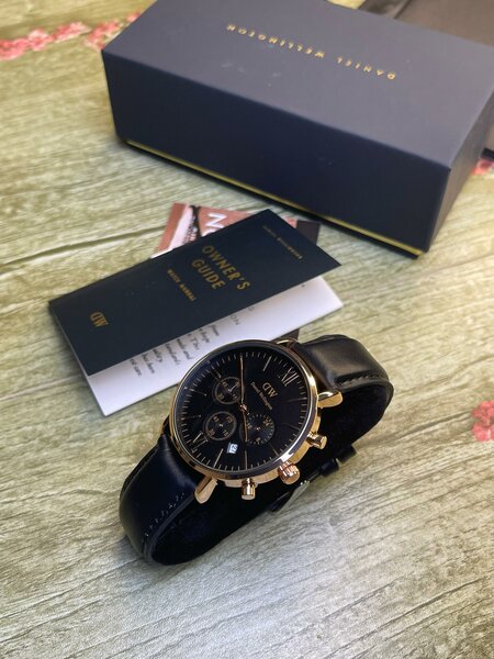 Montre Élégante DW