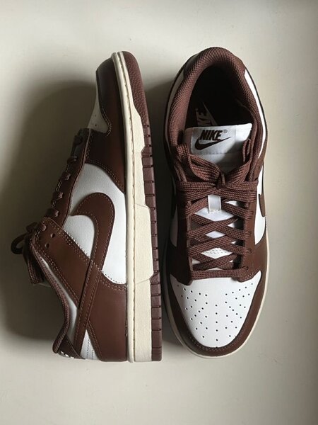 Baskets basses Nike colorées
