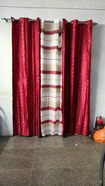 Rideaux élégants en soie rouge